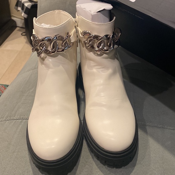 Inc basic white leather ankle boots with chains - Picture 4 of 4